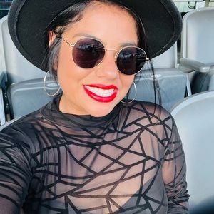 Meet your Posher, Valeria